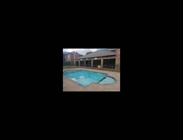 2 BEDROOM TOWNHOUSE FOR SALE IN SONNEVELD